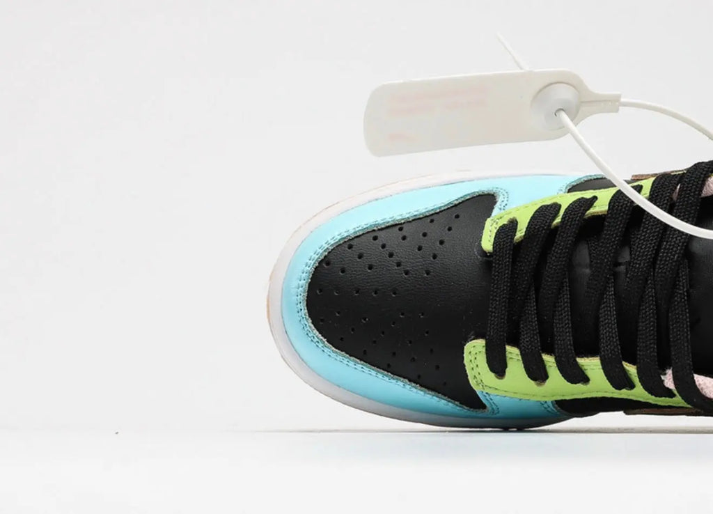 DUNK LOW SE ‘FREE.99 - BLACK’ Suace Drip