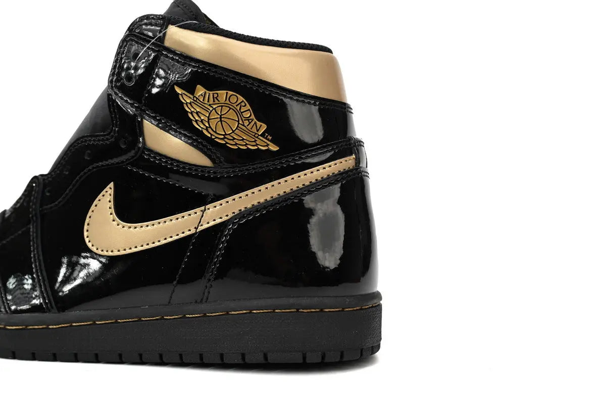 Air Jordan 1 Retro High OG in Black/Metallic Gold Suace Drip
