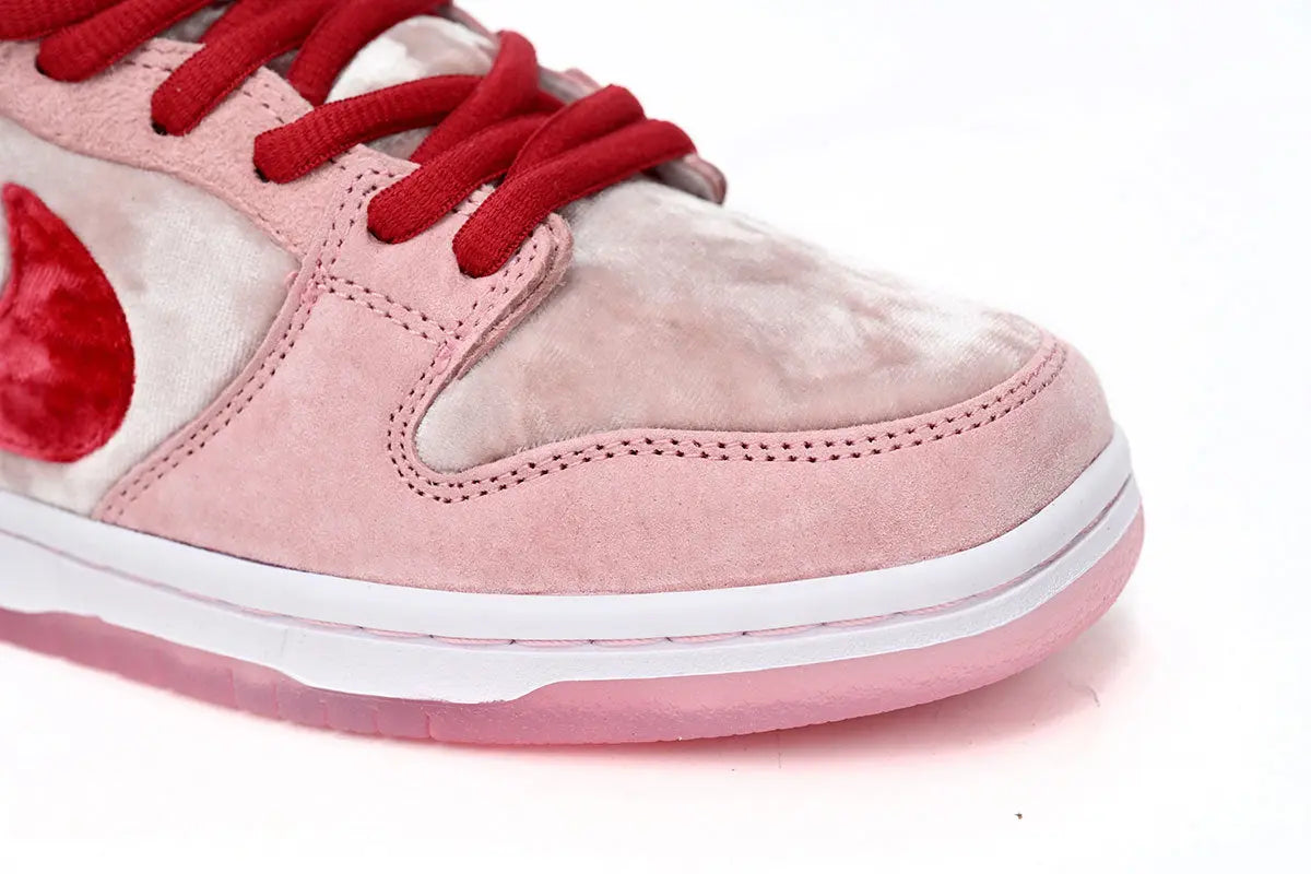 Nike SB Dunk Low StrangeLove Skateboards Suace Drip