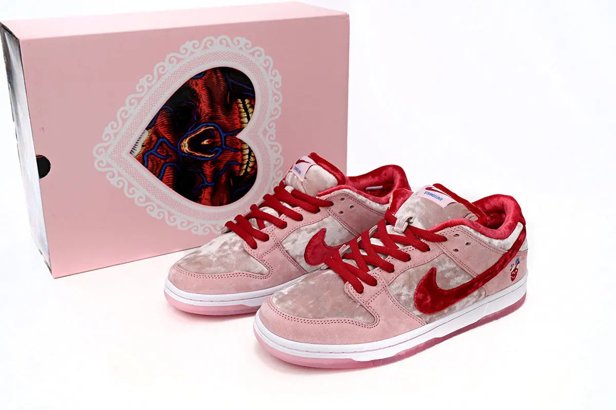 Nike SB Dunk Low StrangeLove Skateboards Suace Drip
