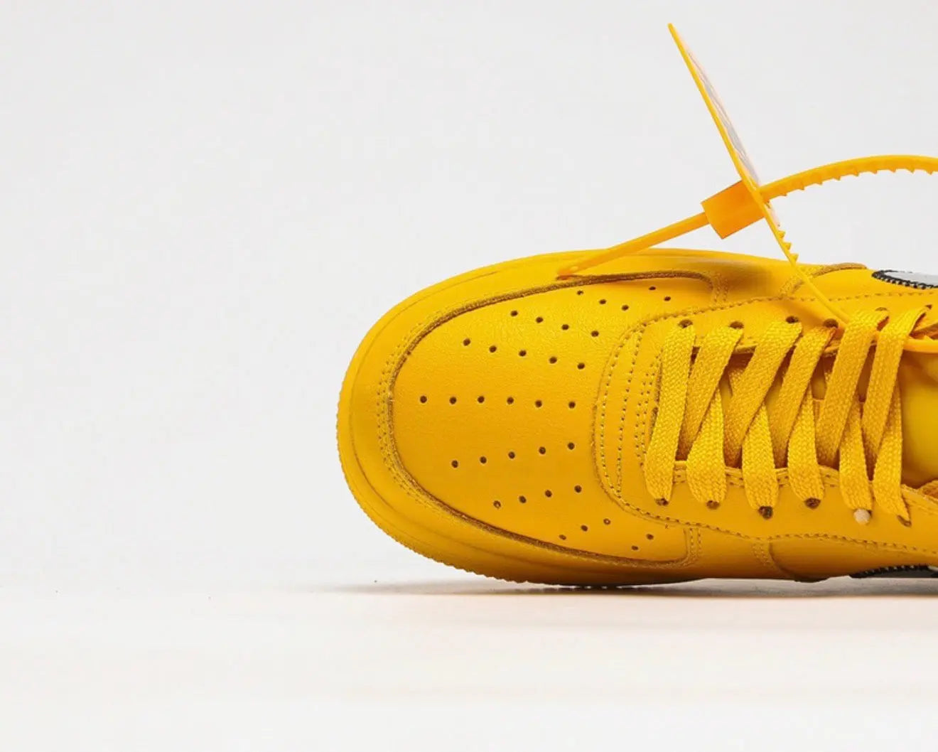 Off-White x Nike Air Force 1 Low "Lemonade" (University Gold). Suace Drip